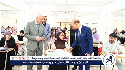 رئيس جامعة أسيوط يتفقد امتحانات الفصل الدراسي الثاني بكليتي الحقوق والفنون الجميلة 