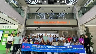 الصحة: إيفاد 11 طبيبًا إلى الصين و8 لـ«تايلاند» ضمن برامج تدريبية متقدمة