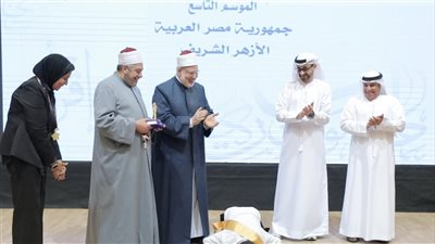 سجدة شكر تتوّج الفوز.. طالب أزهري يحقق المركز الأول في «تحدي القراءة العربي»