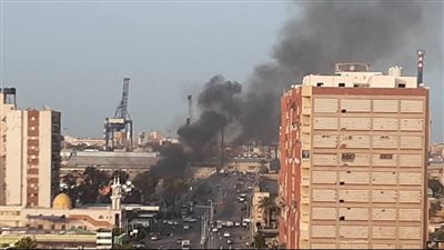 حريق ضخم بمخزن في بورسعيد والحماية تتدخل سريعًا