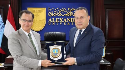 رئيس جامعة الإسكندرية يبحث التعاون مع الجمعية الدولية للبيئات التقليدية