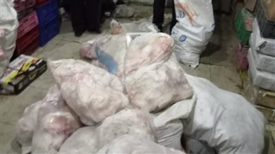 ضبط 25 طنًّا من مصنّعات ومفروم اللحوم والدواجن ودهون فاسدة بالجيزة