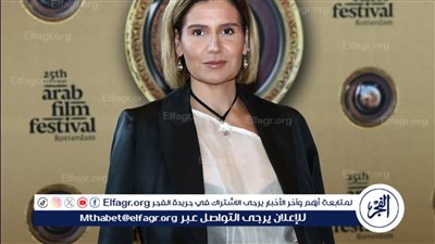 هنا شيحة تخطف الأنظار بإطلالة أنيقة.. و