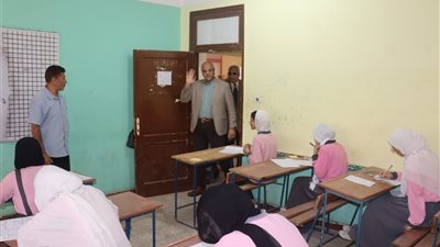 محافظ القليوبية يتفقد لجان الدبلومات الفنية بمدينة بنها - صور
