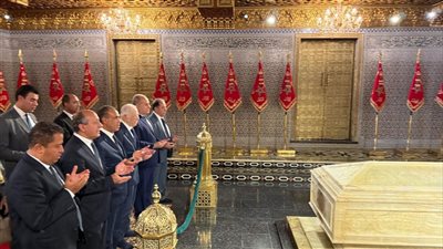 وزير الخارجية والهجرة يزور الضريح الملكي في الرباط