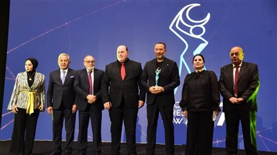 ماجد المصري يحصد جائزة أفضل ممثل عربي من مهرجان الهلال الذهبي في العراق