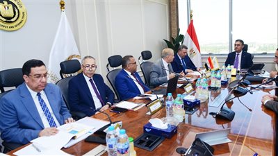 وزير التموين يجتمع برئيس شركة مطاحن ومخابز شمال القاهرة لمتابعة خطة التطوير ورفع كفاءة التشغيل