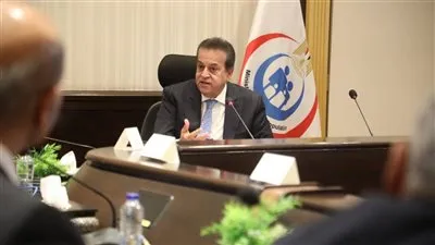 “عبدالغفار” يبحث تعزيز التعاون في تقنيات الذكاء الاصطناعي والجراحة الروبوتية مع شركة عالمية