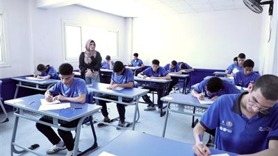 بالصور.. انطلاق الامتحانات التحريرية لدبلومات المدارس الثانوية الفنية في جميع المحافظات