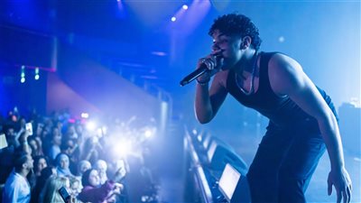 من كان لهولندا.. زياد ظاظا يشعل أولى حفلاته بأوروبا وسط جمهور عربي أوروبي