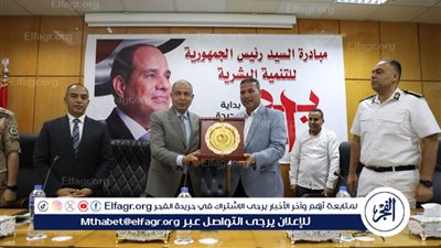 محافظ المنيا يُكرم السكرتير العام لبلوغه سن المعاش