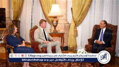 وزير الخارجية والهجرة يلتقي السيناتور 