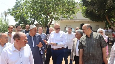 محافظ القليوبية يتفقد مزرعة متخصصة في تربية الثروة الحيوانية
