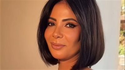 أحدث ظهور.. مني زكي تخطف الانظار بفستان وردي قصير 