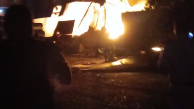 الدفع بـ 15 سيارة إطفاء للسيطرة على حريق داخل مصنع بالقناطر الخيرية