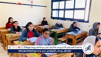 طلاب  الشهادة الإعدادية بالمنيا  يؤدون امتحان مادتى  الدراسات الاجتماعيه والتربية الفنية