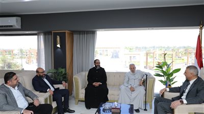 وفد الكنيسة الكاثوليكية يهنئ محافظ أسوان بمناسبة حلول عيد الأضحى المبارك