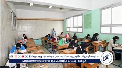 طلاب الشهادة الاعدادية بالمنيا يؤدون امتحان مادتى العلوم والكمبيوتر 