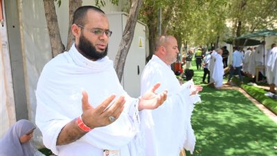 وزيرة التضامن الاجتماعي تطمئن على حجاج الجمعيات الأهلية وتوجه بتوفير أقصى درجات الراحة بمخيمات عرفات