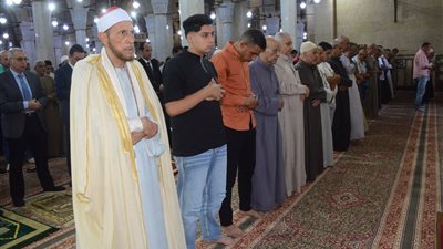 محافظ الغربية يؤدي صلاة الجمعة في مسجد السيد البدوي بأول أيام عيد الأضحى