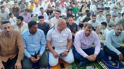 رئيس مدينة العياط يؤدي صلاة العيد بالنادي ويوزع الهدايا على الأطفال