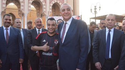 محافظ الغربية يلتقي المواطنين بساحة المسجد الأحمدي ويستمع لشكاواهم ومقترحاتهم