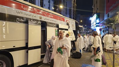 حجاج الجمعيات الأهلية يرمون جمرة العقبة الكبرى.. والبعثة توفر خدمات متكاملة بمشعر منى