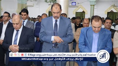 محافظ سوهاج يؤدي صلاة عيد الأضحى المبارك بمسجد 