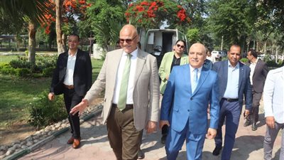 محافظ القليوبية يتفقد حدائق القناطر الخيرية 