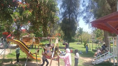 إقبال المواطنين على حدائق القناطر الخيرية في ثالث أيام العيد