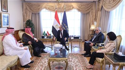  وزير الاتصالات يبحث مع سفير المملكة العربية السعودية لدى مصر فتح آفاق جديدة للتعاون بين البلدين فى مجالات الاتصالات وتكنولوجيا المعلومات