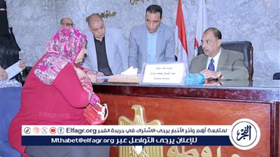 محافظ سوهاج يستمع إلى شكاوى وطلبات المواطنين في اللقاء الجماهيري 