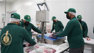 «بيت الزكاة والصدقات» يوزِّع لحوم الأضاحي على أكثر من مليون مستحق بجميع المحافظات 