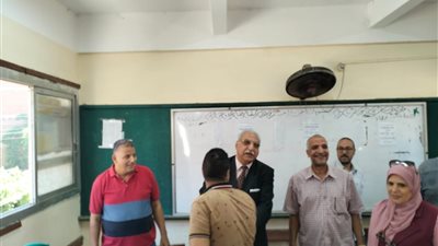 مدير تعليم القليوبية يتفقد كنترول الإعدادية العامة ويوجه بالدقة فى أعمال التصحيح