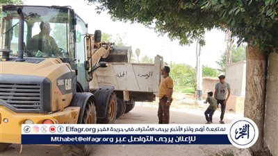 حملة مكبرة لرفع نواتج تطهير الترع بقرية الكوم الأحمر بالبداري فى أسيوط 