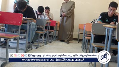طلابا لثانوية الأزهرية بمطروح يستأنفون الامتحانات بمادة «الفيزياء» بعد إجازة عيد الأضحى
