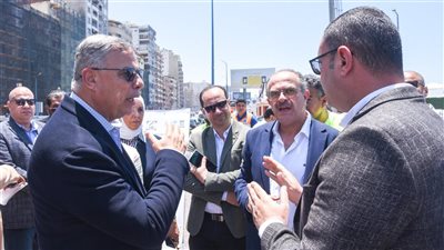 وزير الإسكان ومحافظ الإسكندرية يتفقدان مشروع الكورنيش وترميم واجهات بعض العقارات
