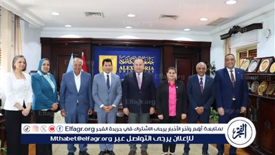 على هامش مناقشة رسالة دكتوراة.. رئيس جامعة الإسكندرية يستقبل وزير الشباب والرياضة