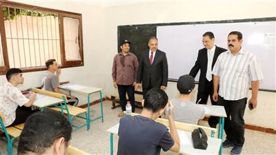 محافظ الشرقية يطمئن على مستوى امتحان الثانوية.. ويؤكد على توفير الراحة للطلاب