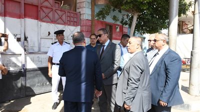 محافظ الفيوم يتفقد عددًا من لجان الثانوية العامة للاطمئنان على سير الامتحانات