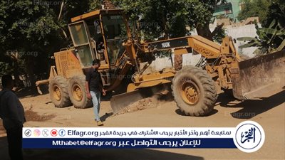 حملة مكبرة لتسوية وتمهيد الطرق غير المرصوفة بقرى ديروط فى أسيوط 
