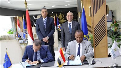 محافظ أسوان يشهد توقيع بروتوكول الشراكة مع الهيئة العامة لقصور الثقافة بشأن إستغلال مسرح 