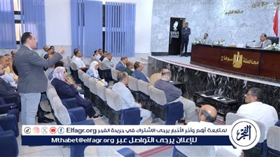 محافظ سوهاج: يلتقي المستثمرين لبحث تذليل كافة العقبات وتوفير الدعم الكامل لقطاع الاستثمار