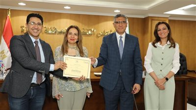 محافظ الجيزة يكرِّم خريجي البرامج التدريبية الرقمية والإدارية دعمًا للرقمنة وتطوير الأداء الحكومي