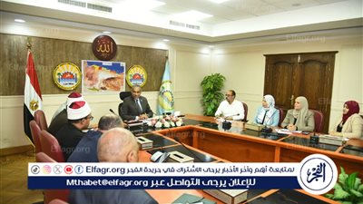 سكرتير عام مطروح يعقد اجتماعا للمجلس القومي للسكان