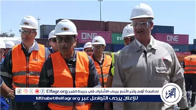 عاجل- رئيس الوزراء يتفقد سفينة تغييز الغاز 