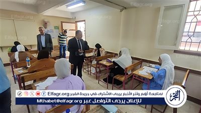 طلاب وطالبات الثانوية العامة يؤدون امتحان اللغة العربية فى أسيوط 