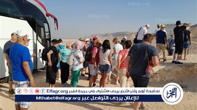 رغم ارتفاع درجات الحرارة.. توافد السائحين على معالم المنيا الأثرية 