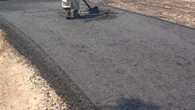 محافظ الغربية يتابع أعمال الرصف بكفر السنادية: اللمسة الأخيرة لمشروعات 