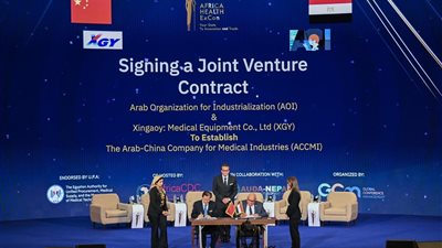 نائب رئيس الوزراء يشهد عقد الشراكة بين الهيئة العربية للتصنيع للأجهزة الطبية XGY وشركة لتأسيس الشركة العربية - الصينية للصناعات الطبية